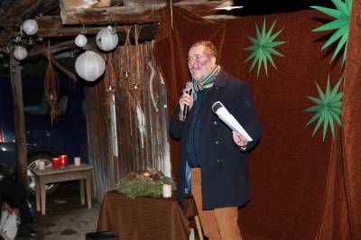 Christoph Palm, Oberbrgermeister a.D., trug eine kurze und Mut machende Weihnachtsgeschichte  vor, die auch die Fehlerhaftigkeit des Menschen weise einordnete.