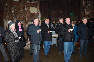 Endlich eine kulinarische Strkung wartete im Hof der Familie Hummel an der Ecke Waiblinger Str./Vordere Str. auf die Spaziergnger: Punsch und se Pltzchen. 