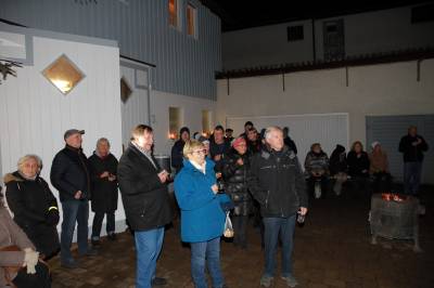Den Abschluss bildete der Besuch des Glhwein-Stands der SeniorenUnion im Hof von Erhard Hess in der Kappelbergstrae. 