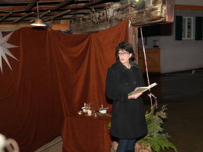 Oberbrgermeisterin Gabriele Zull liest die Weihnachtsgeschichte