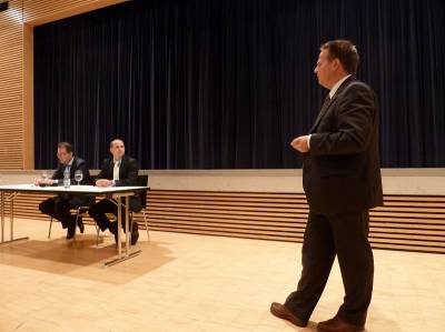 Der Schorndorfer Landtagsabgeordnete Claus Paal schaltet sich in die Debatte ein. 