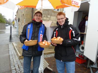 Stefan Hmmerle und Fabian Zahlecker beim Stand in Schmiden