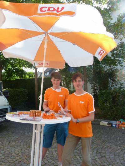 Die Junge Union ist beim ersten Stand 2013 berproportional vertreten. 