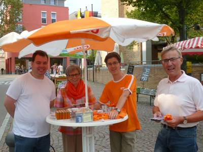 Am 7.9. waren Frank Selle, Christel Schwegler, Fabian Zahlecker und Hans-Ulrich Spieth auf dem Fellbacher Markt, um fr die CDU zu werben 