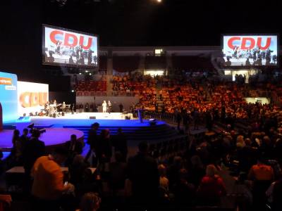 Angela Merkel, Horst Seehofer und Volker Bouffier wollen im September ihre Wahlen gewinnen. 