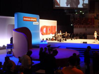 Die Bhne im ISS Dome. 