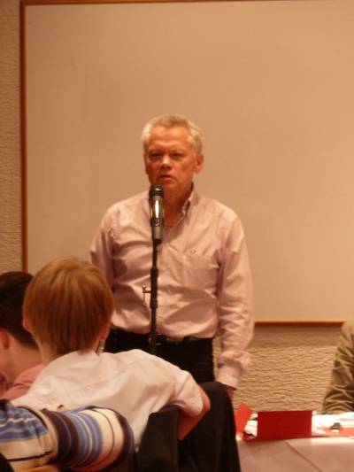 Erich Theile ergreift das Wort und berichtet aus dem Kreistag.