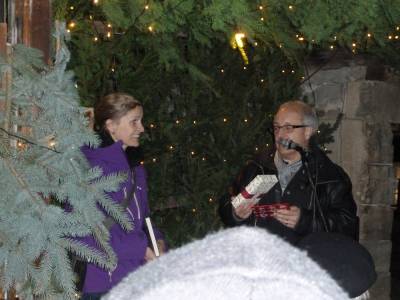 Harald Rienth bedankt sich bei der Frau des Oberbrgermeisters. 