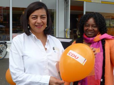 Sandra Nitschke und Cathy Plato in Oeffingen - hurra es gibt Luftballons!