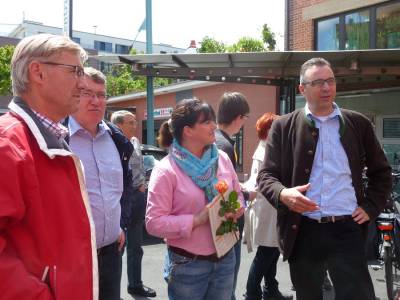 Der Kreisvorsitzende und Bundestagsabgeordnete Dr. Joachim Pfeiffer kam an den Stand beim REWE.