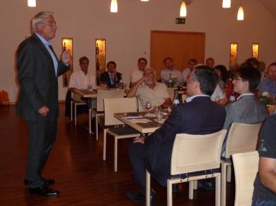 Thomas Strobl warf Grn-Rot vor fahrlssig mit dem Automobilland Baden-Wrttemberg umzugehen.