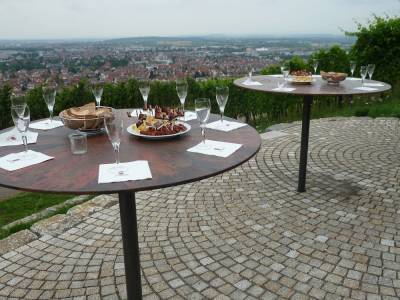 Auf der Panoramaterasse warteten Sekt und ein kleiner Imbiss.