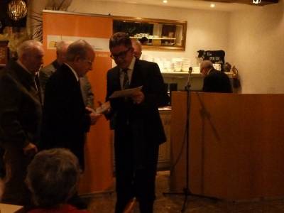 Guido Wolf ehrt die langjhrigen Mitglieder.