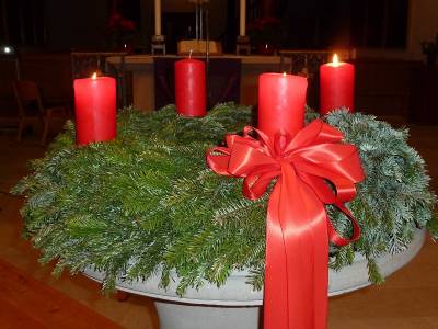 Zwei Kerzen brannten bereits am Adventskranz in der Lutherkirche. 