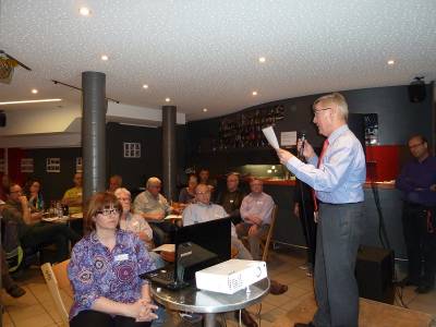 Der Fraktionsvorsitzende Hans-Ulrich Spieth fhrt durch den Abend. 