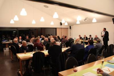 Siegfried Lorek bei seinem Gruwort. 