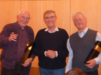 Hans-Ulrich Spieth dankt Alfons Scheierle und Siegfried Okker. 