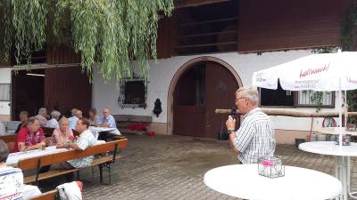 Hans-Ulrich Spieth begrte die Gste an letztem Juli-Tag des Jahres 2016 - Hans-Ulrich Spieth begrüßte die Gäste an letztem Juli-Tag des Jahres 2016