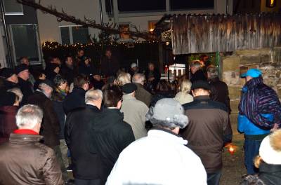 Glhwein und Gebck entschdigten fr die Klte.  - Glühwein und Gebäck entschädigten für die Kälte. 