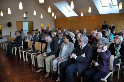 Die Gste im Amandussaal der Fellbacher Weingrtner warten gespannt auf den Vortrag des langjhrigen Landesvaters. 