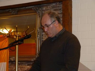 Nexhmedin Bytyqi bei seiner Vorstellungsrede. 